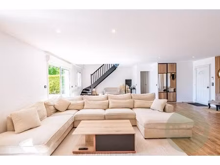 secteur montfort l'amaury - maison familiale dans un cadre privilegie