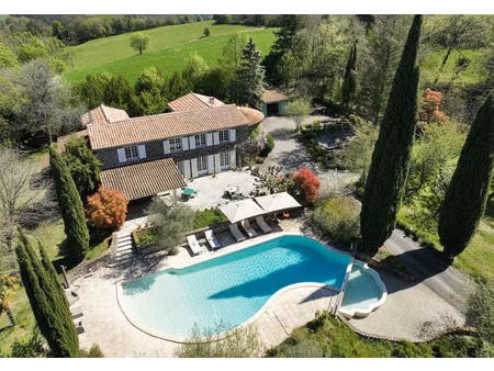 propriété de caractère avec piscine à débordement et parc arboré en ardèche
