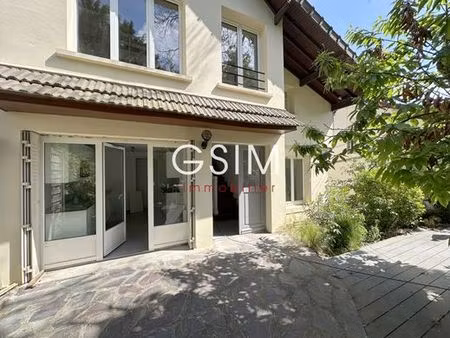 maison de luxe en location à garches  france