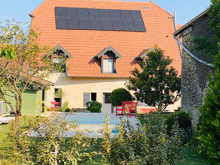 pouilley français très belle maison 4 chambres  piscine