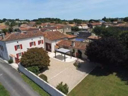 vente maison à aigre (16140) : à vendre / 214m² aigre