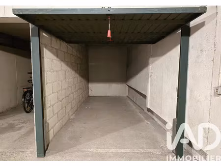 parking à paris (75020)