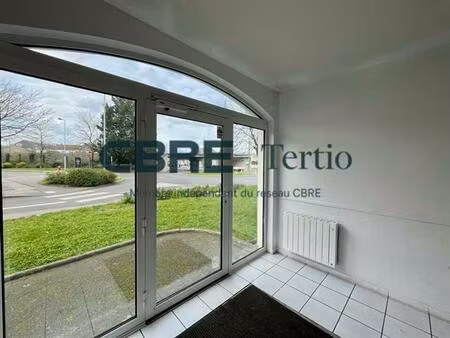 location commerce tours 161 m²
