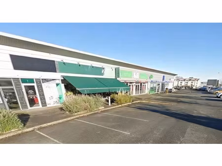 location commerce poitiers 163 m²