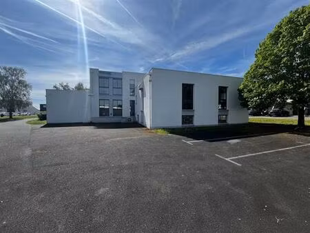 location bureau poitiers 763 m²