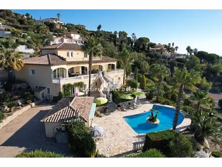 villa de 7 pièces avec vue mer piscine et garage  à quelques pas des plages des issambres