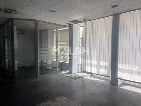 location local commercial 92m²