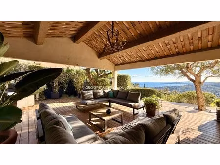 vue mer sur le golfe de saint tropez villa de charme avec piscine  aux issambres