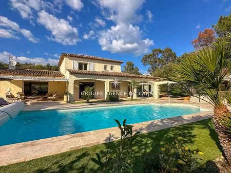 a vendre villa de charme de 268m2 au calme lumineuse avec grand terrain a pied du centre..