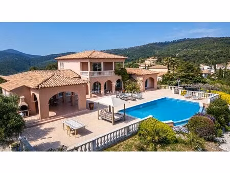 a vendre villa vue mer panoramique de 220m2 aux issambres avec garage et piscine