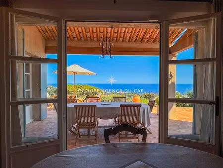 à vendre magnifique villa de type provençal aux issambres 180m2 vue mer sur le golfe de st