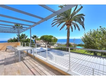 villa pieds dans l'eau 7 pieces avec piscine vue golfe de saint tropez  aux issambres