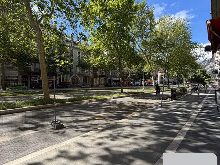location local commercial 33m² grenoble 38000