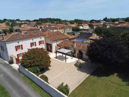vente maison 7 pièces 214 m² aigre (16140)