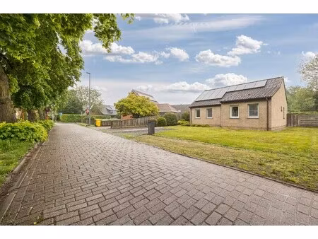 waauw! open bebouwing met tuin  zonnepanelen en veel privacy