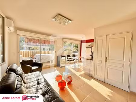 appartement en toit-terrasse avec 48 m2 d'extérieur  double garage  cave