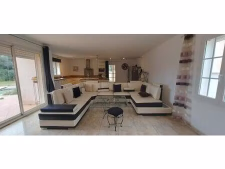 gard. 30.generac. belle maison de 184 m2 sur terrain arboré de 1264 m² avec piscine