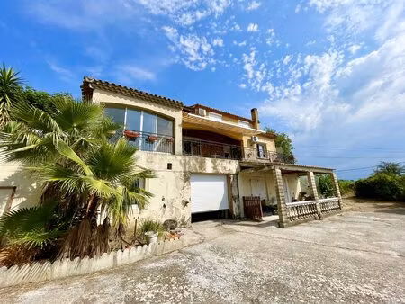 villa comprenant 3 logements 270m2 sur 1800m2 de terrain