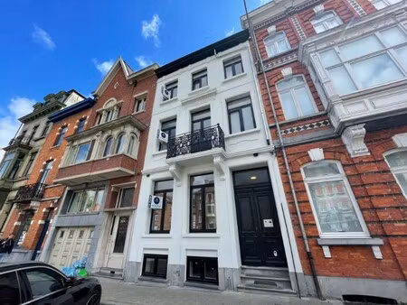 prachtig gerenoveerd duplex appartement met zonnige tuin nabij overpoort en citadelpark