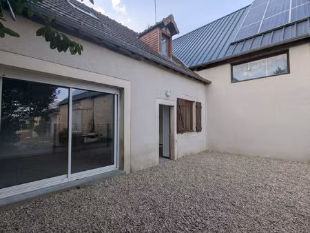 location maison 3 pièces 67m² saugy 18290