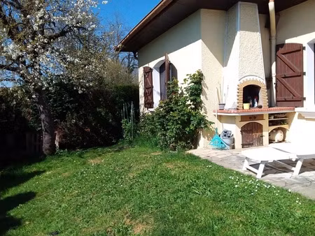 maison à vendre 5 pièces avec piscine  parking  garage et abris voiture sur 1000 m² de ter
