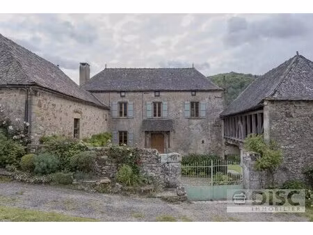magnifique propriété en bordure du village de najac  offrant de superbes vues sur la...