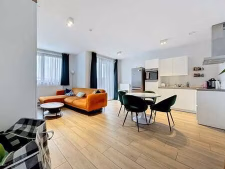 appartement 1 chambre avec terrasse et parking à jambes