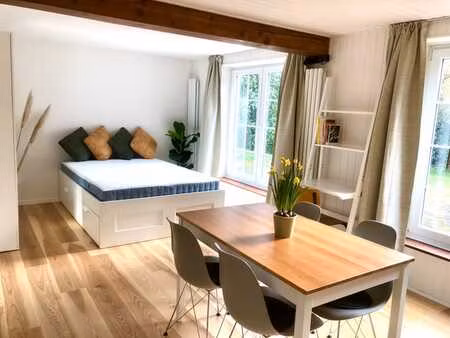 studio lumineux meublé avec terrasse
