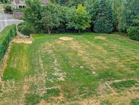 terrain à bâtir bien situé de 10a49ca !