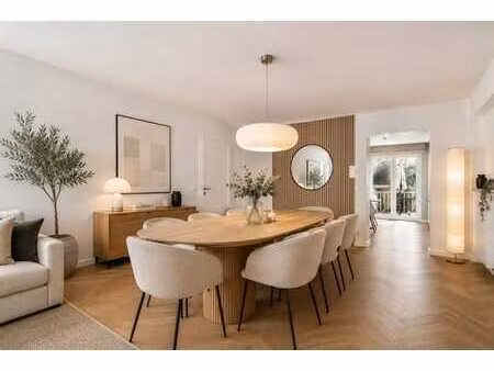 appartement à vendre à knokke avec 3 chambres et terrasse.