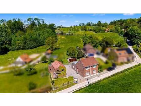 maison à moderniser avec superbe vue sur +/- 24 ares.