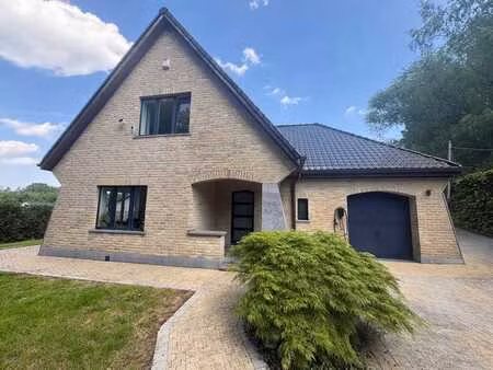 villa rénovée avec piscine et hangar de 400 m2