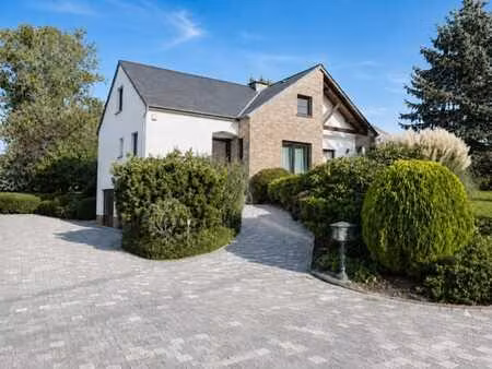 villa lumineuse sur les hauteurs de robelmont