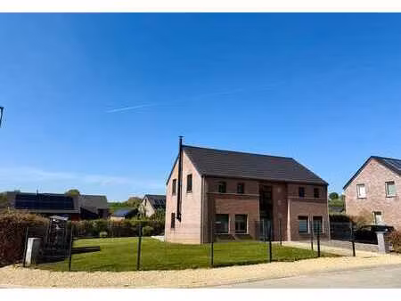 belle maison 4 façades avec jardin sur les hauteurs de amay