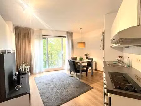 fully furnished bright studio avec balcon - bruxelles centre
