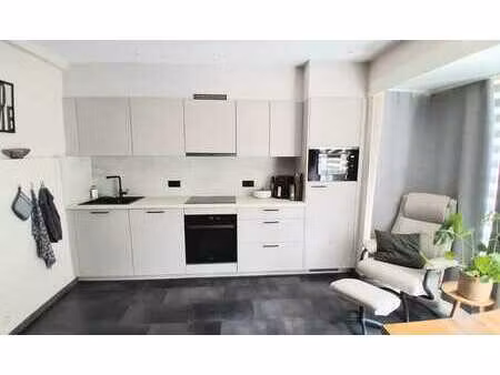 appartement récemment rénové avec terrasse dans un emplaceme