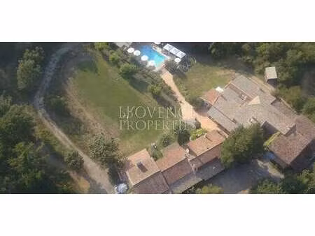 propriété avec piscine châteauvert (83)