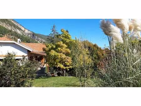 propriété avec jardin remollon (05)