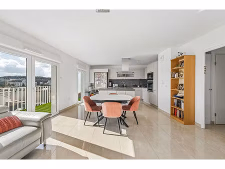 appartement 4 pièces 85m² avec vue panoramique et extérieurs