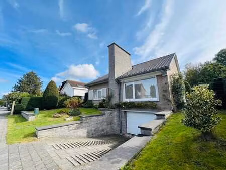 villa rénovée dans quartier résidentiel  proche place dumon!