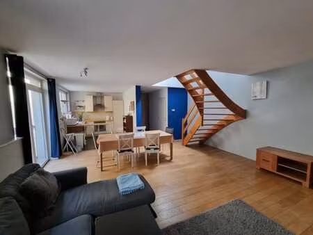 a l'arriere d'une cour interieure  magnifique duplex 2 ch