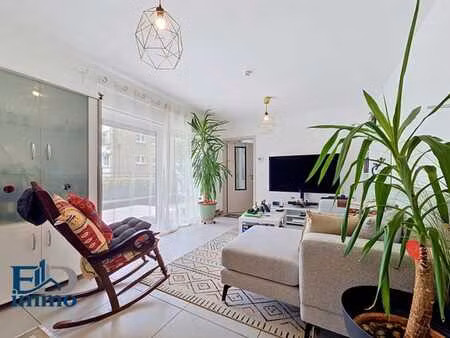 rez-de-chaussée avec terrasse à namur. idéal investissement
