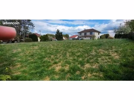 vends terrain à bâtir