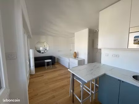 studio meublé 26m²  vue rare  dégagée et ensoleillée sur la cité des fleurs