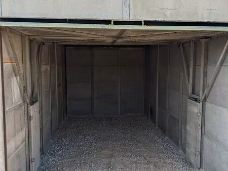 garage fermé 14m² – parking voiture ou stockage – 55/mois – courteille alençon