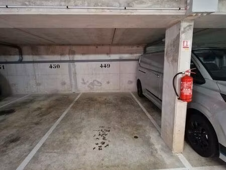 parking à coté du métro