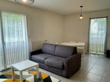 location studio meublé