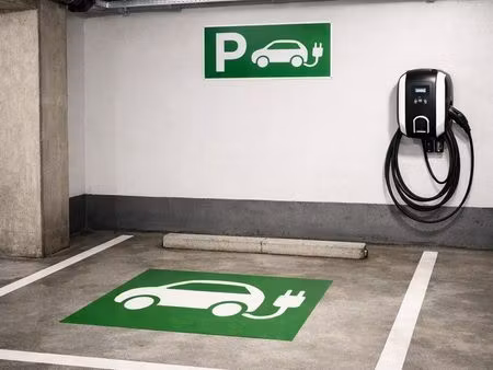 parking sous-terrain avec borne électrique