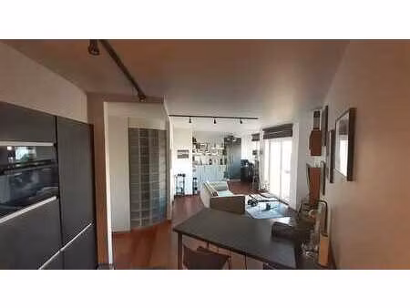 grand studio lumineux avec vue et garage  meublé  etterbeek