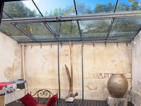 loft de caractère avec verrière ouvrable et parking